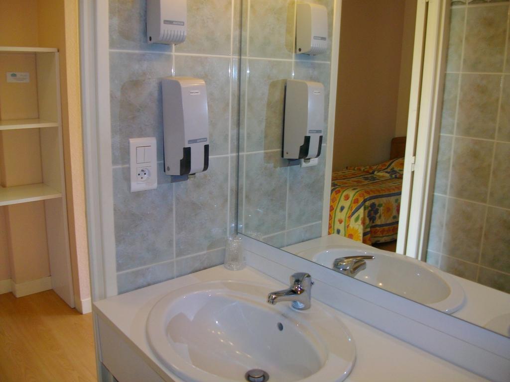 Logis Auberge La Grange De Renaudet Larche  Kamer foto