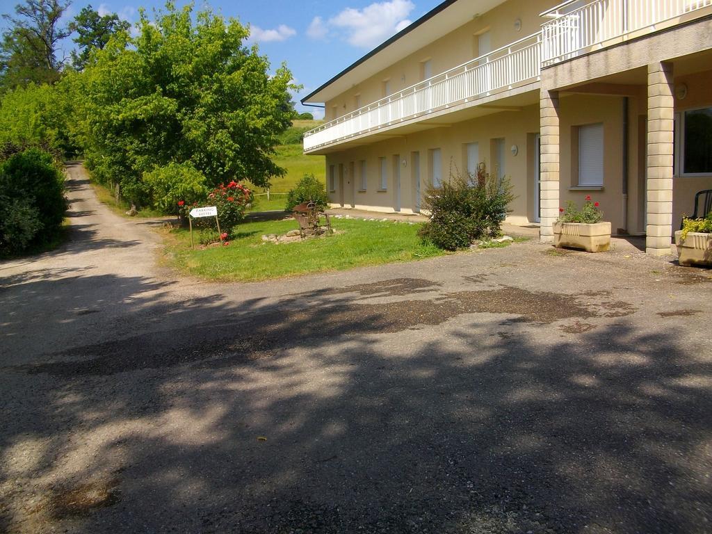 Logis Auberge La Grange De Renaudet Larche  Buitenkant foto